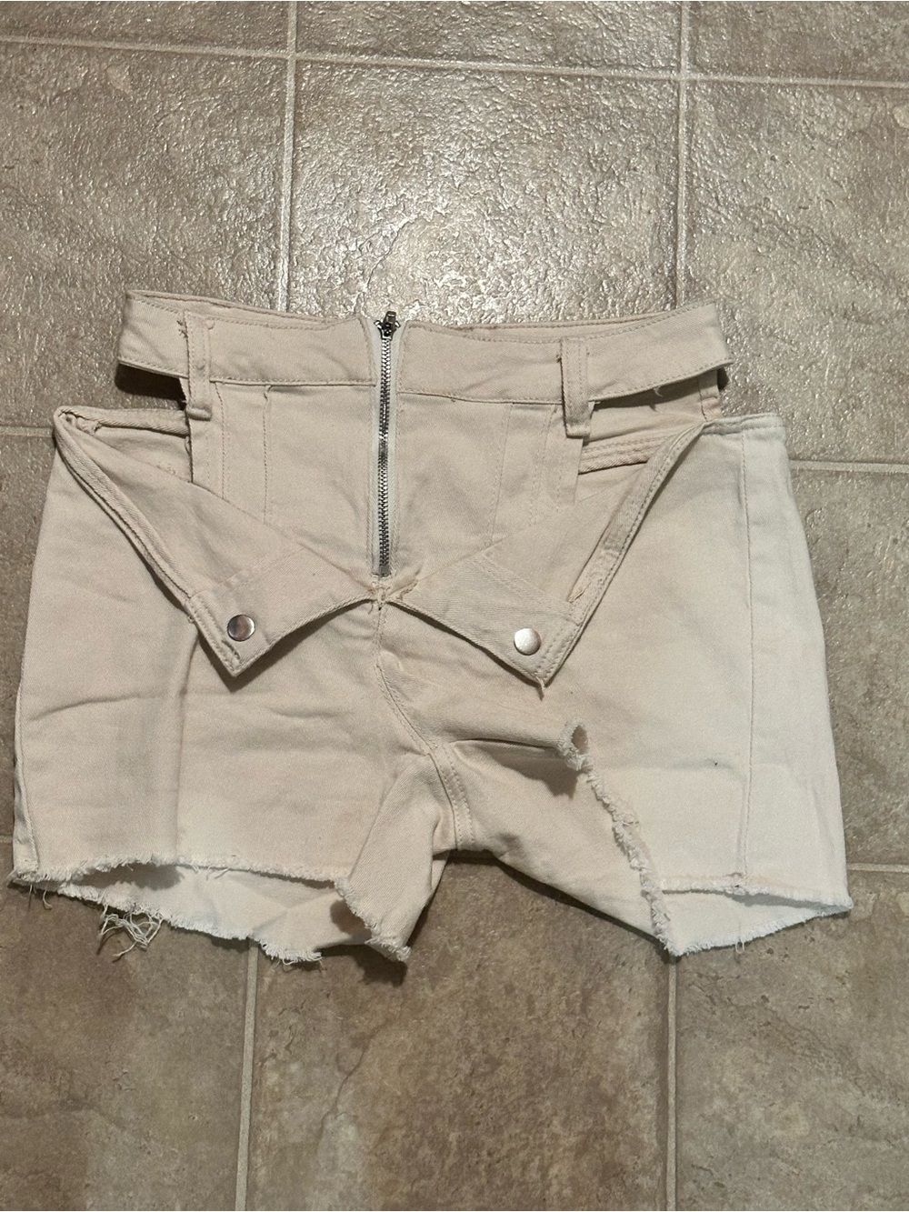 Amazon Cream High-Waist Distressed Jean Shorts with Front Zip